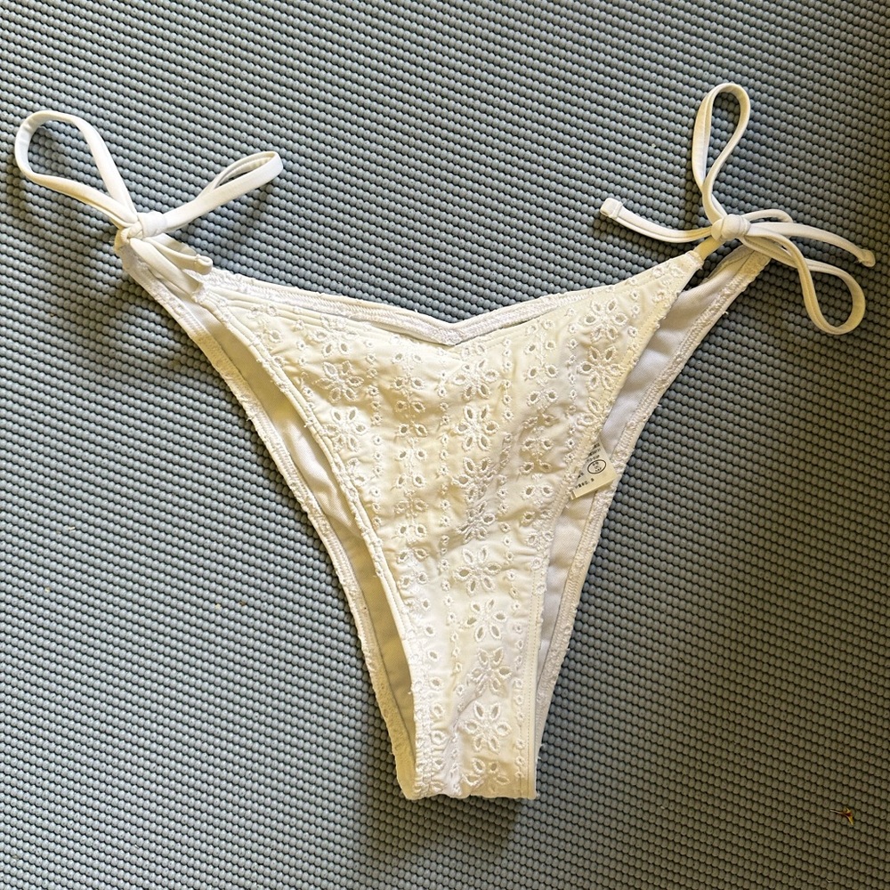 Cheeky Hollister White Eyelet Bikini Bottoms Size M